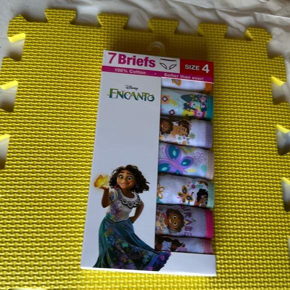 Disney Encanto 7-Pack Girls Underwear Size 4 100 Combed Cotton - Picture 1 of 5